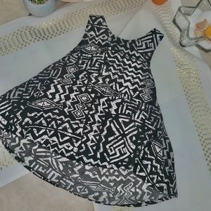 Benjamin’s black & white designed crop top. Sz.S